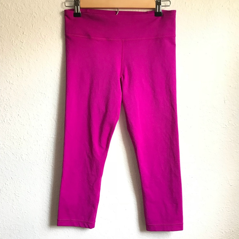 Under Armour pink exercise cropped pants